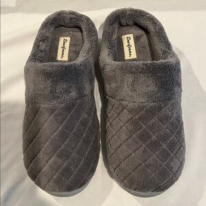 NWOT Dearfoams Quilted Slippers in Grey